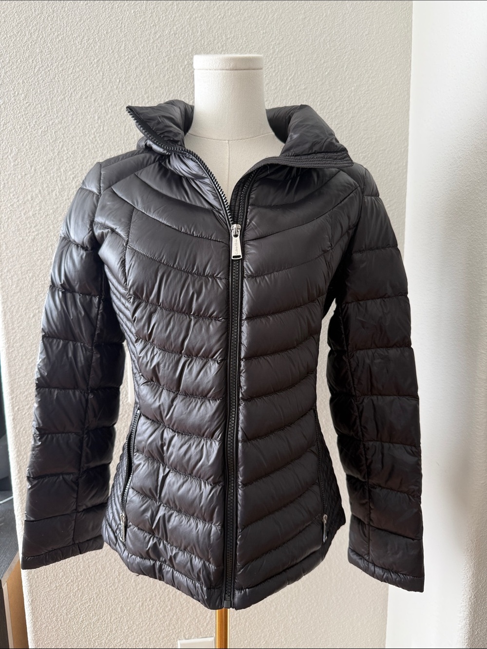 CALVIN KLEIN - Black Packable Thin Puffer Jacket - EXCELLENT CONDITION - SIZE S